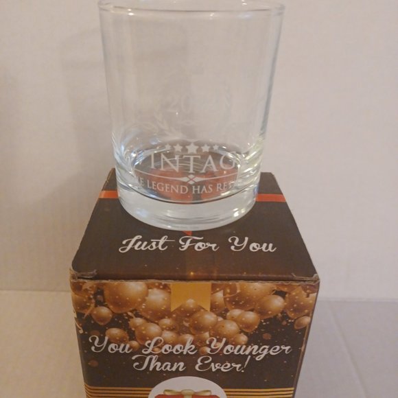VINTAGE  WHISKEY GLASS (THE LEGEND HAS RETIRED) - Picture 5 of 11